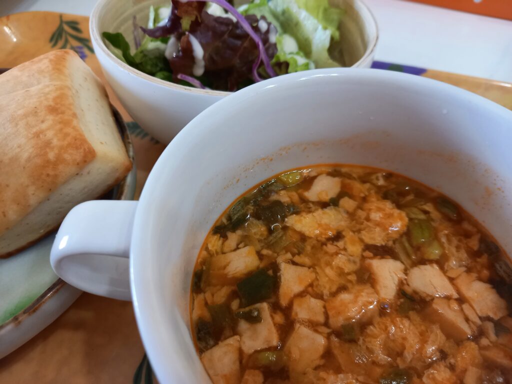 スープ、パン・サラダ