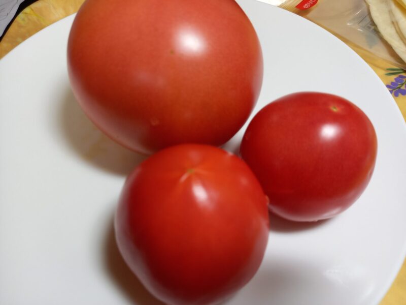 トマト3つ